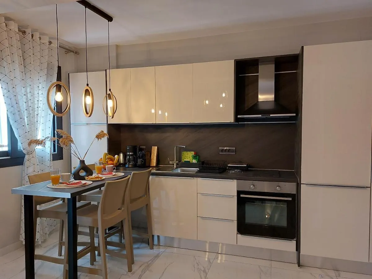 ארגוסטולי Elite Luxury Apartments